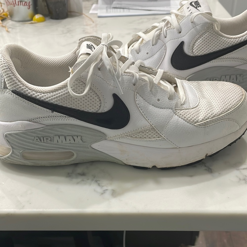 White Nike Airmax Excee men’s size 11